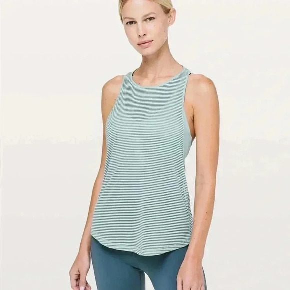 Lululemon Fully  Flexed 2-In-1 Tank Cloud Blue 8 - Picture 1 of 8